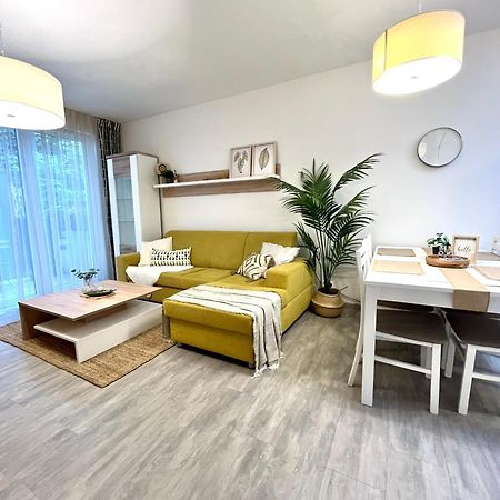The Elite Suite Downtown 2- Bedroom Apt Ac & Garage Parking Братислава Экстерьер фото