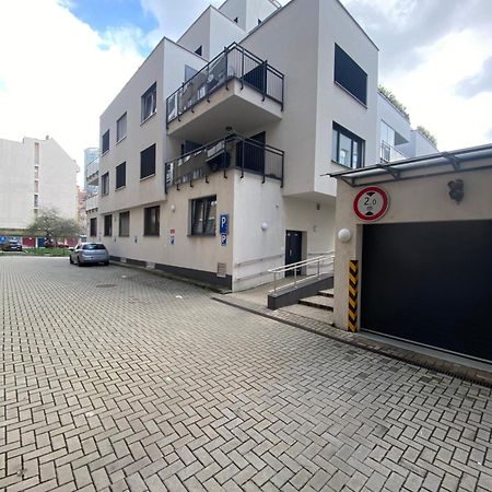 The Elite Suite Downtown 2- Bedroom Apt Ac & Garage Parking Братислава Экстерьер фото