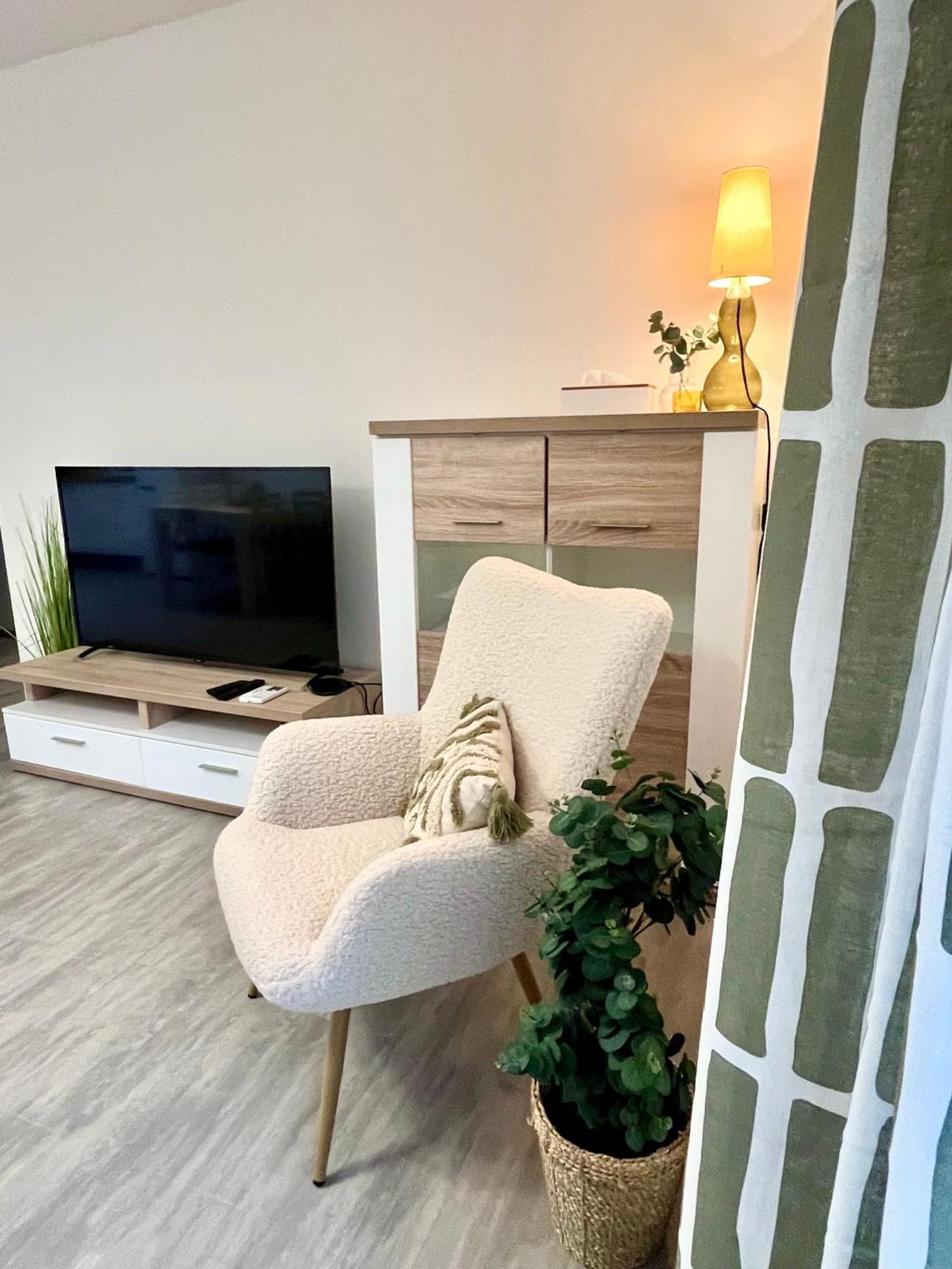The Elite Suite Downtown 2- Bedroom Apt Ac & Garage Parking Братислава Экстерьер фото