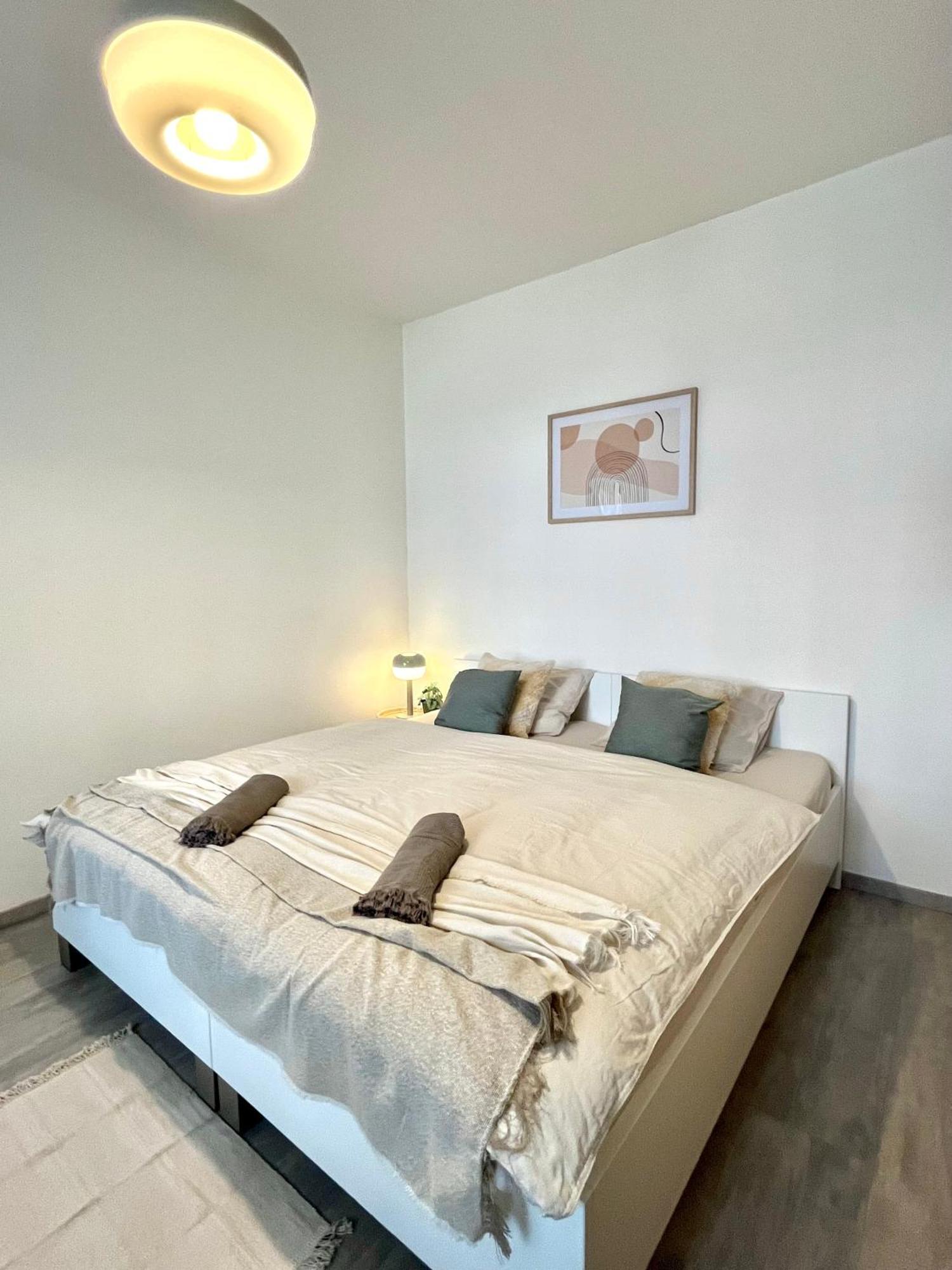 The Elite Suite Downtown 2- Bedroom Apt Ac & Garage Parking Братислава Экстерьер фото